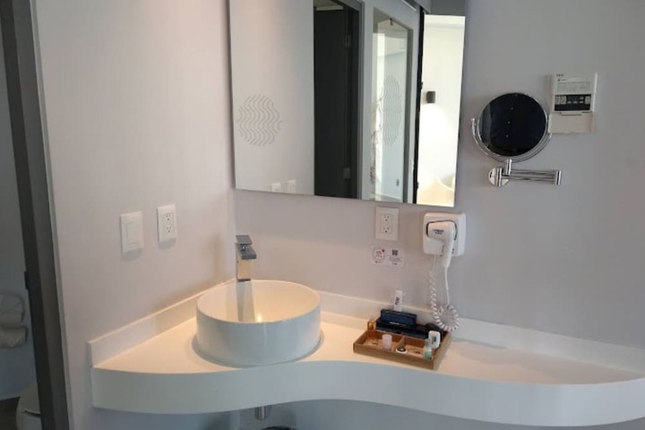 Room 14 of 37