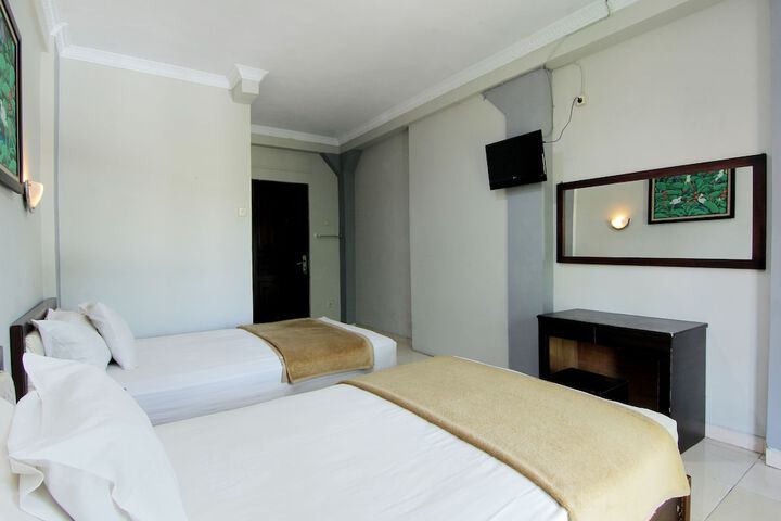 Room 11 of 33