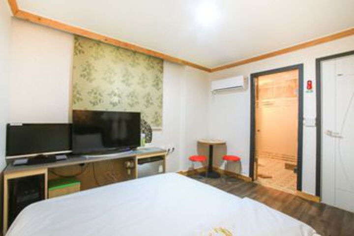 Room 18 of 37