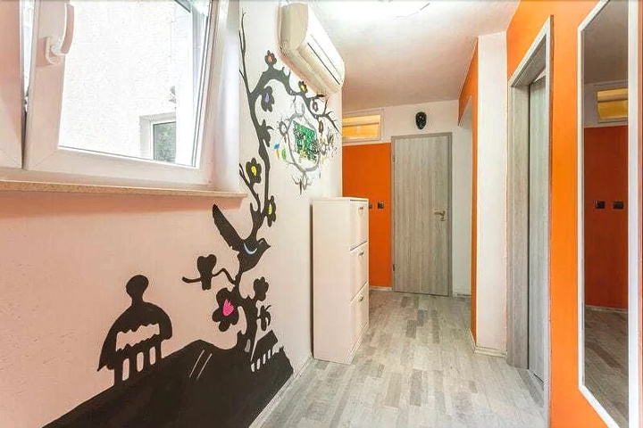 Room 7 of 14