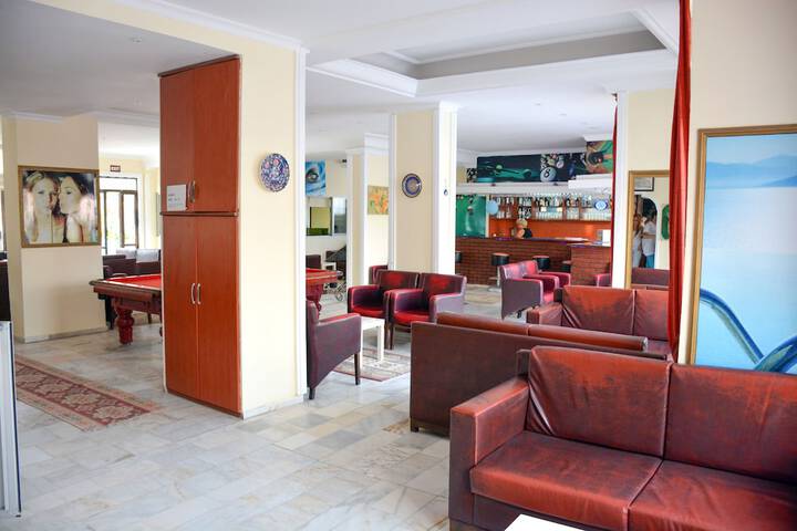 Hotel 3 of 68