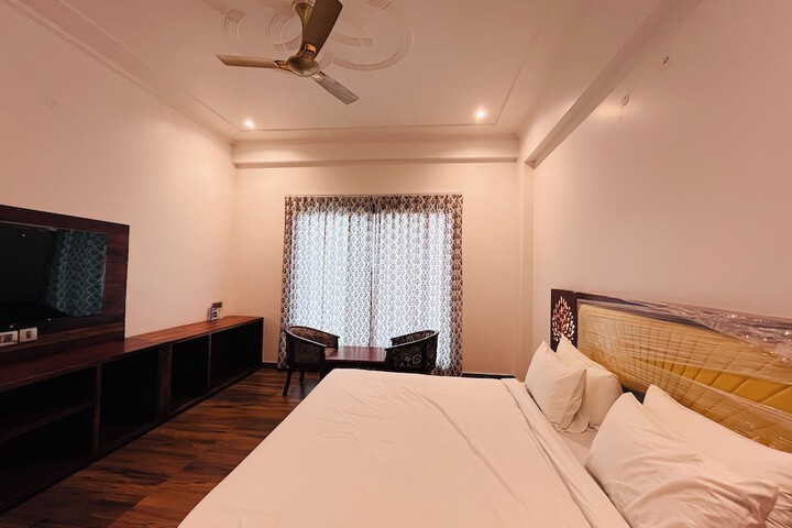 Room 4 of 23
