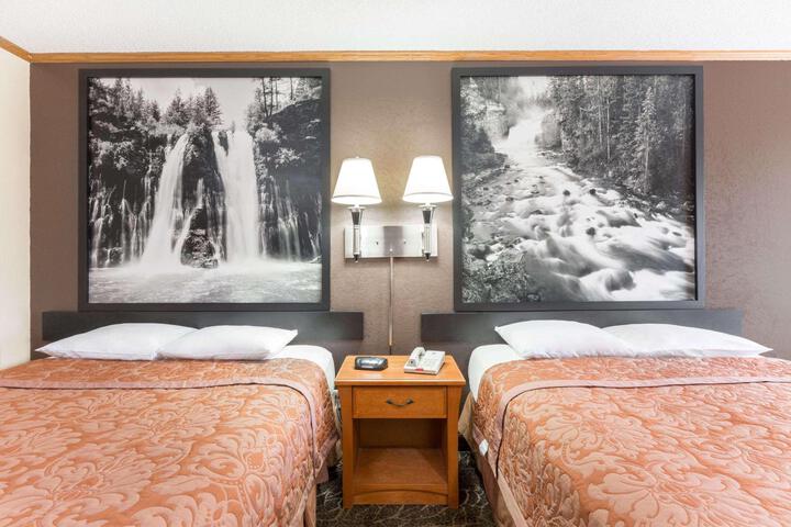 2 Queen Beds (6 of 6)