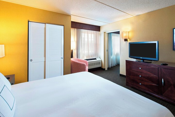 Room 6 of 34