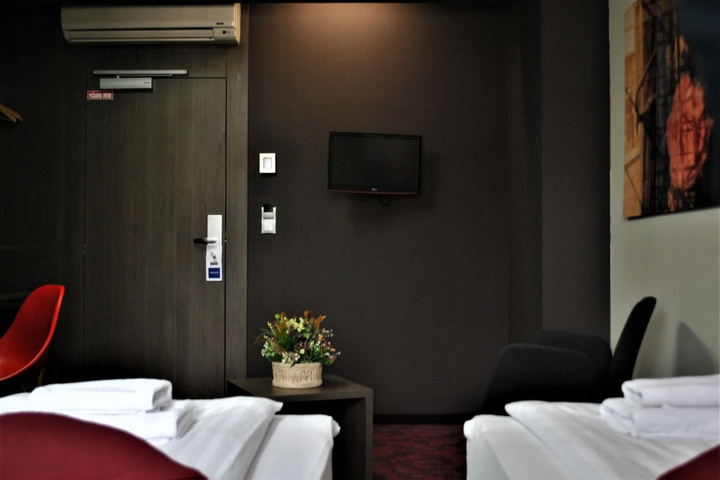 Room 7 of 30