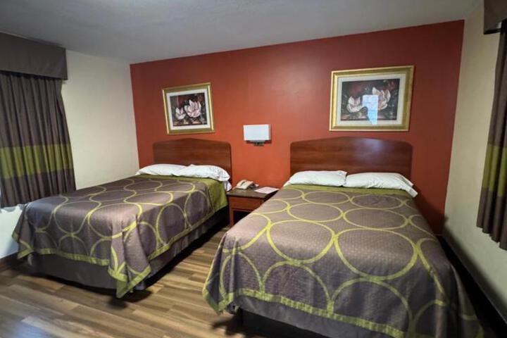 Standard Room, King or Two Doubles (2 of 14)