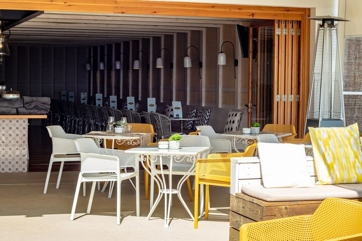 Lounge 45 of 61