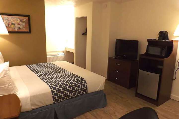 Room 17 of 35
