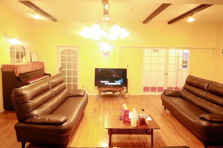 Lounge 31 of 32