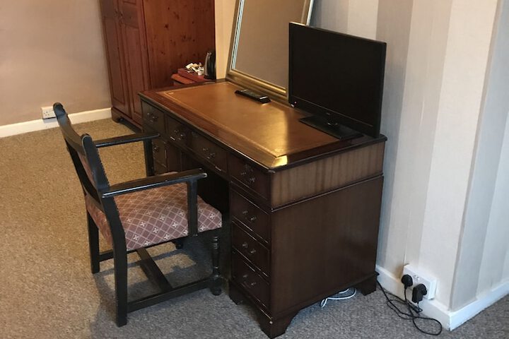 Room 3 of 37