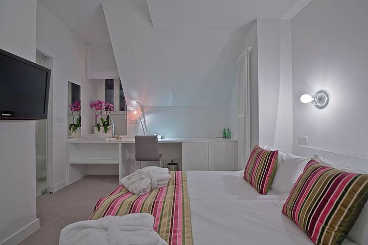 Room 48 of 82