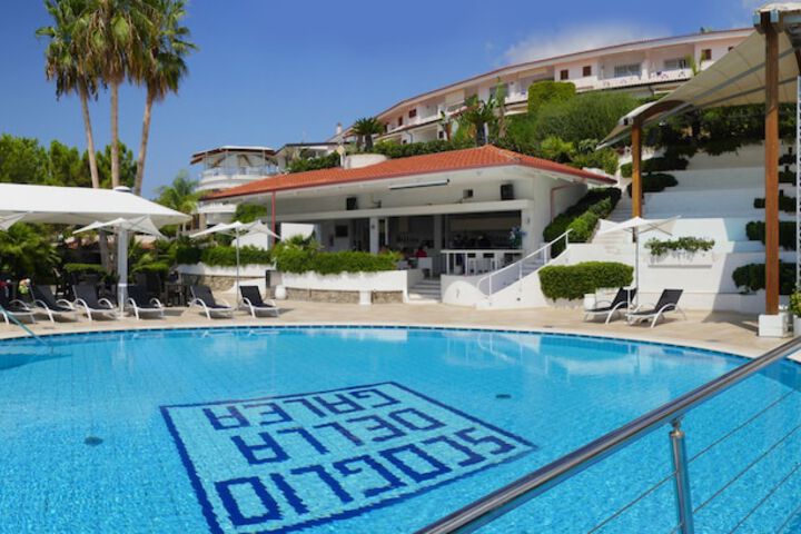 Pool Hotel
