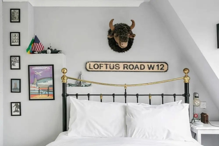 Room 5 of 18