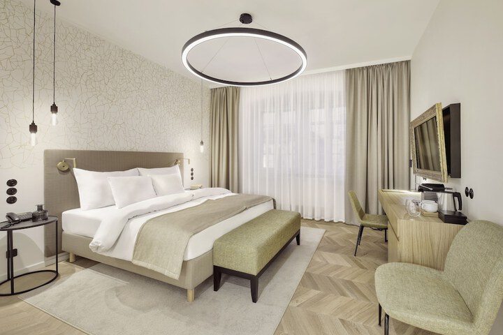 Room 4 of 26