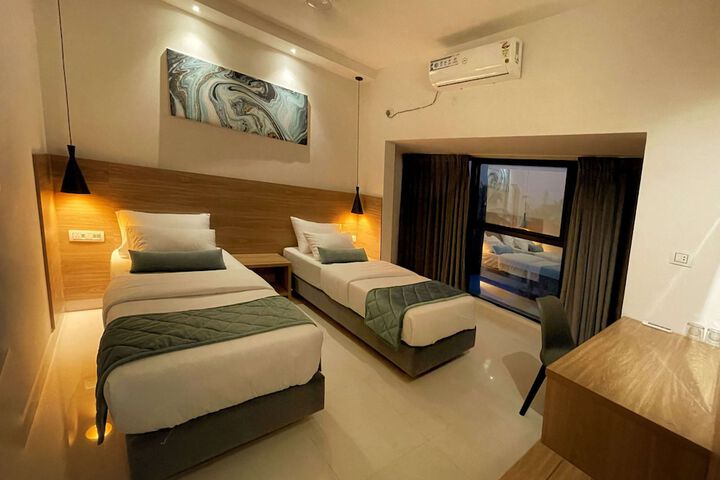 Room 11 of 34