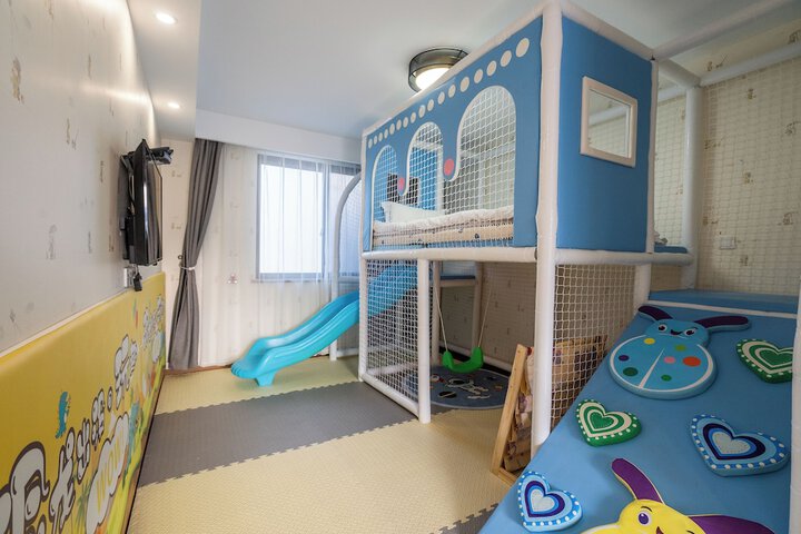 Room 2 of 118