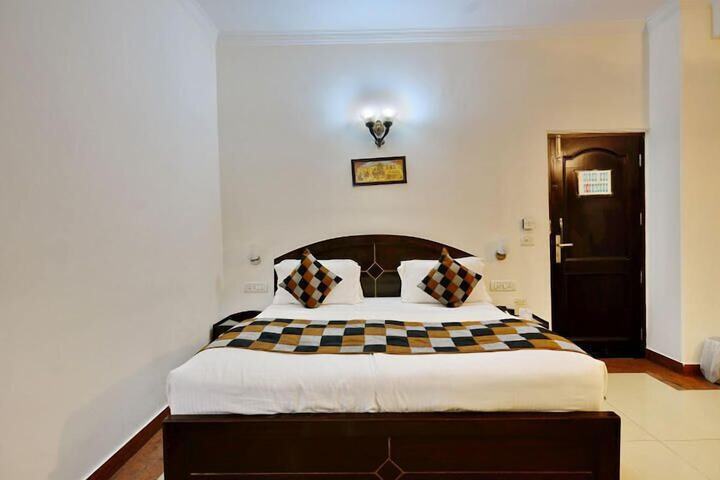 Room 8 of 28