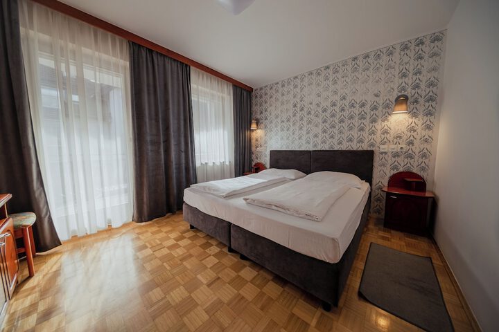 Room 13 of 51