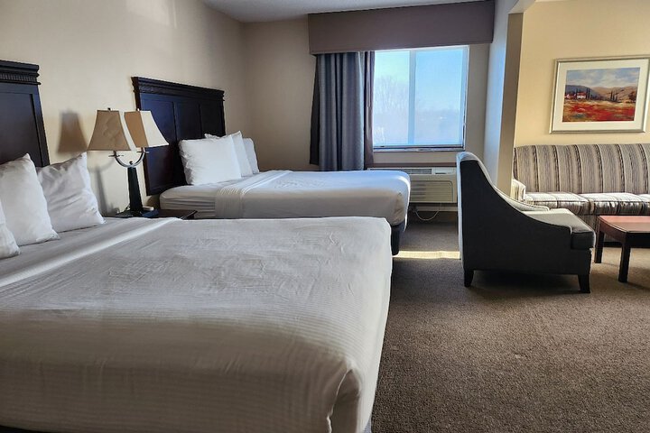 Double Deluxe King Bed (8 of 9)
