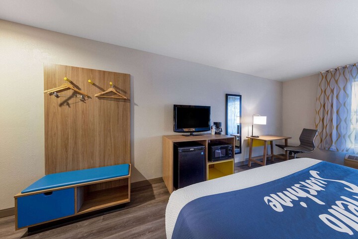 1 King Bed Accessible (6 of 17)
