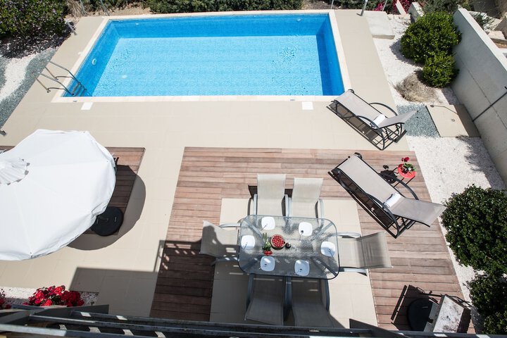 Pool 20 of 24