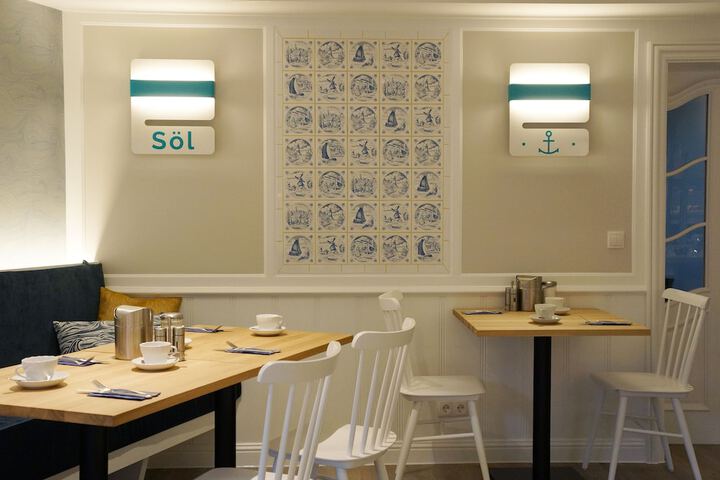 Breakfast/Coffee Service 69 of 72