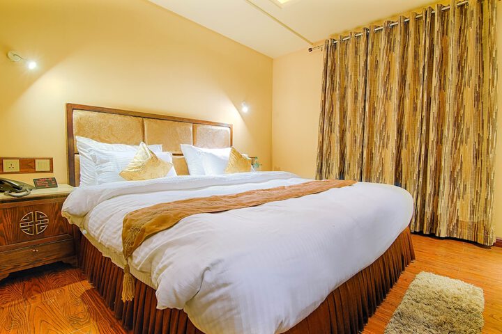 Room 9 of 32