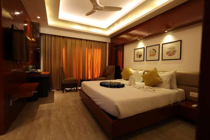 Room 9 of 28