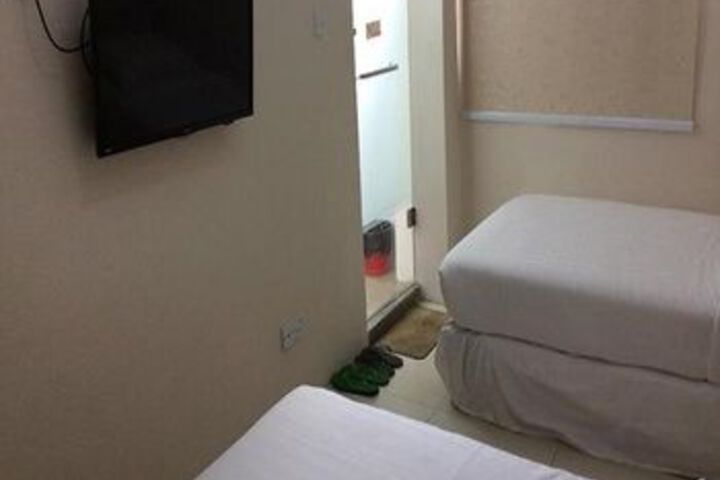 Room 12 of 23