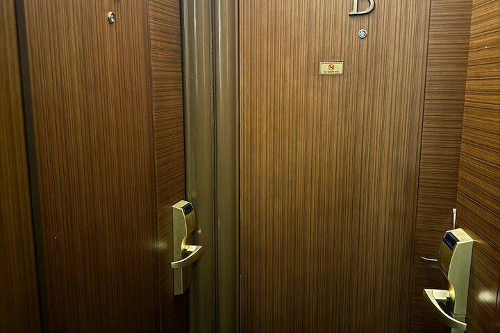 Room 27 of 46