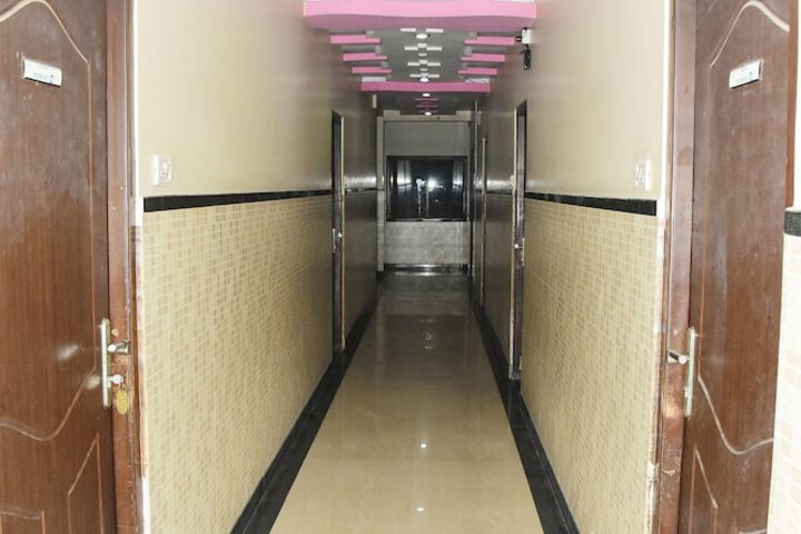 Ballroom/Hall 30 of 35