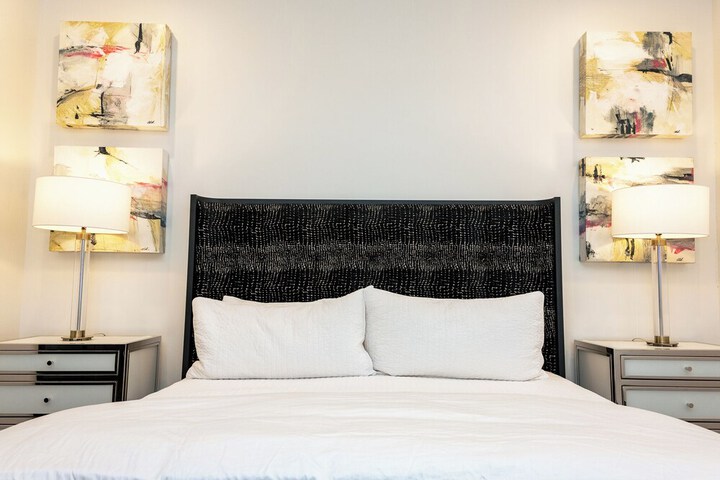 Room 65 of 371