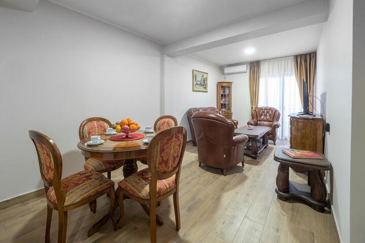 Room 4 of 14