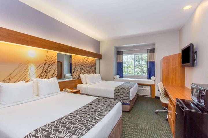 1 Queen Bed (1 of 12)