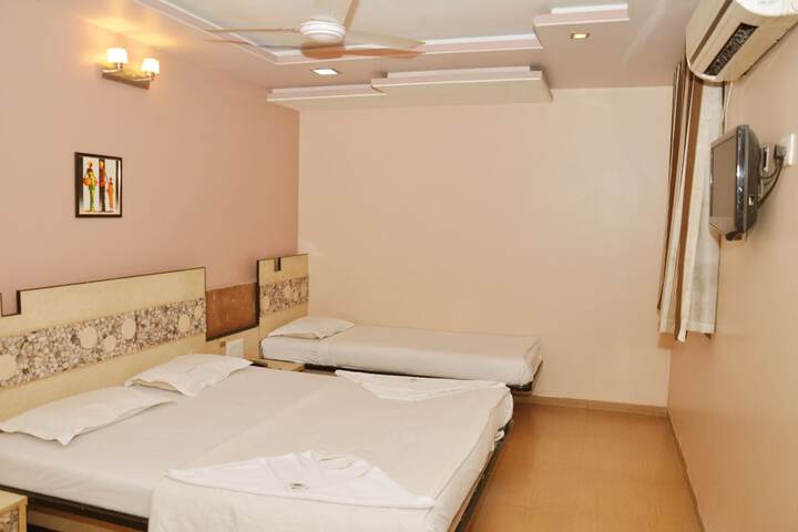Room 12 of 18