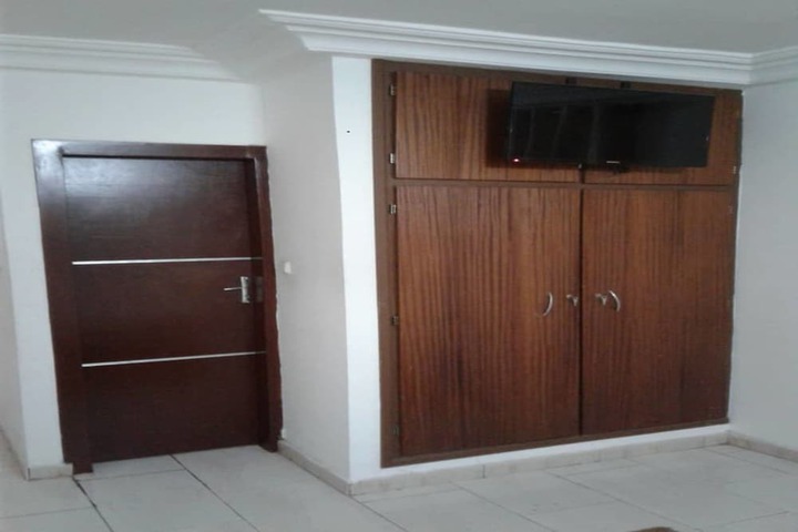 Room 2 of 11