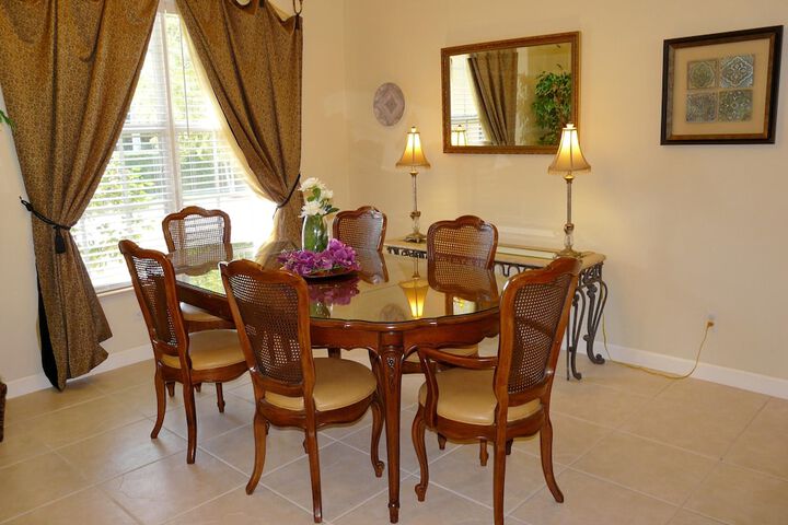 Dining 46 of 85