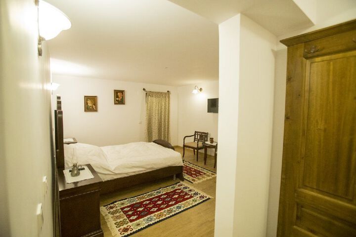 Room 15 of 25