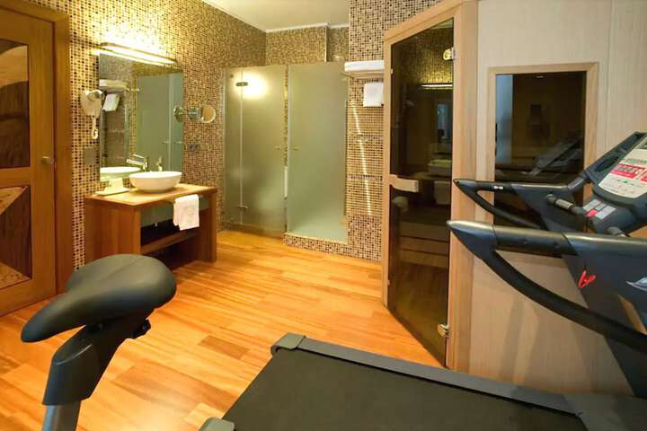 Room 27 of 146