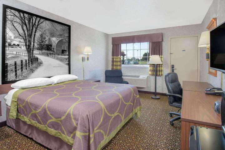2 Queen Beds (9 of 10)