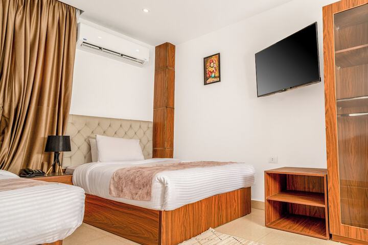 Room 9 of 26