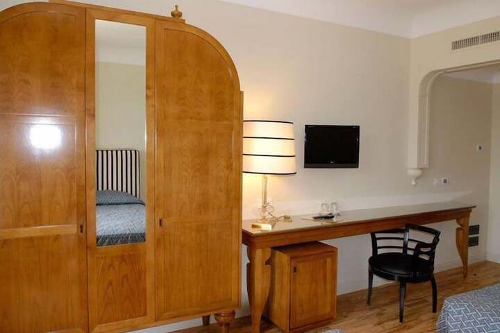 Room 16 of 46