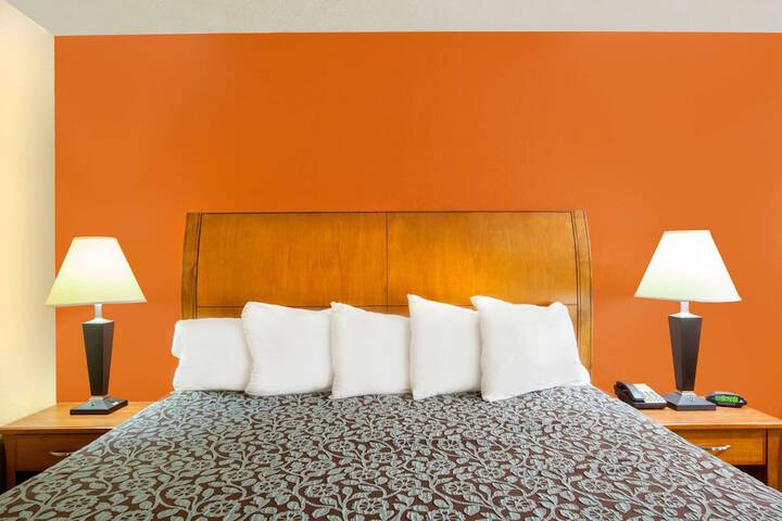 Room 9 of 15