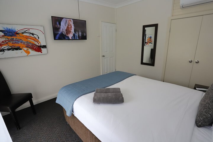 Room 42 of 199