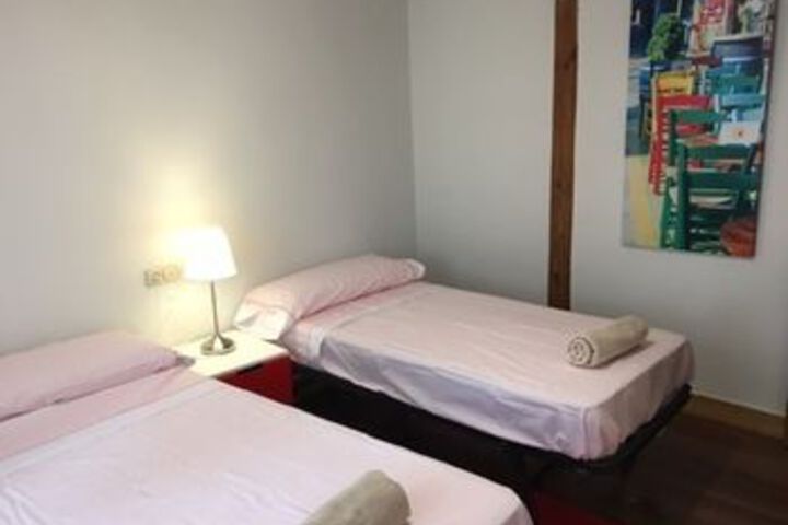 Room 7 of 12