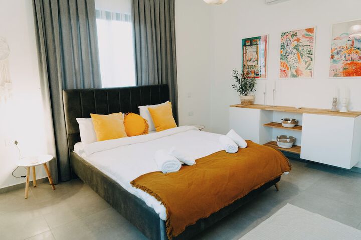 Room 42 of 196