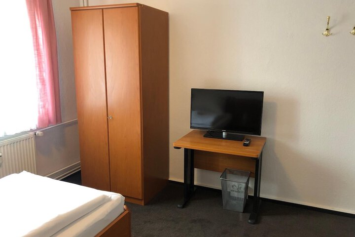 Room 7 of 13