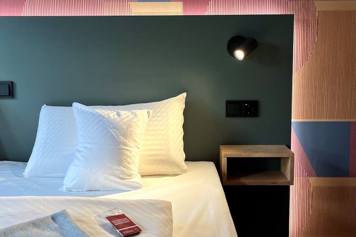 Room 10 of 24