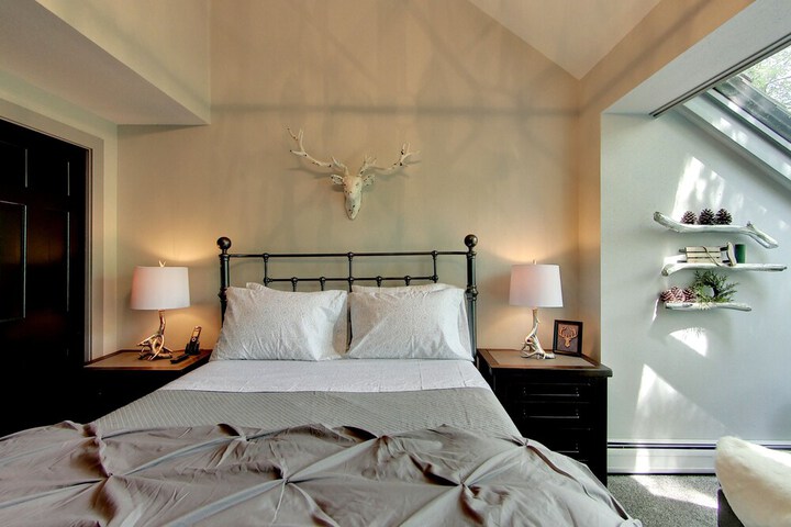 Room 4 of 10