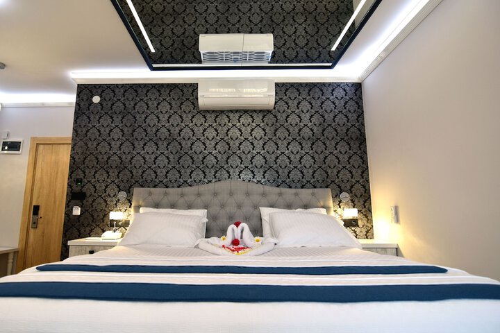 Room 7 of 19
